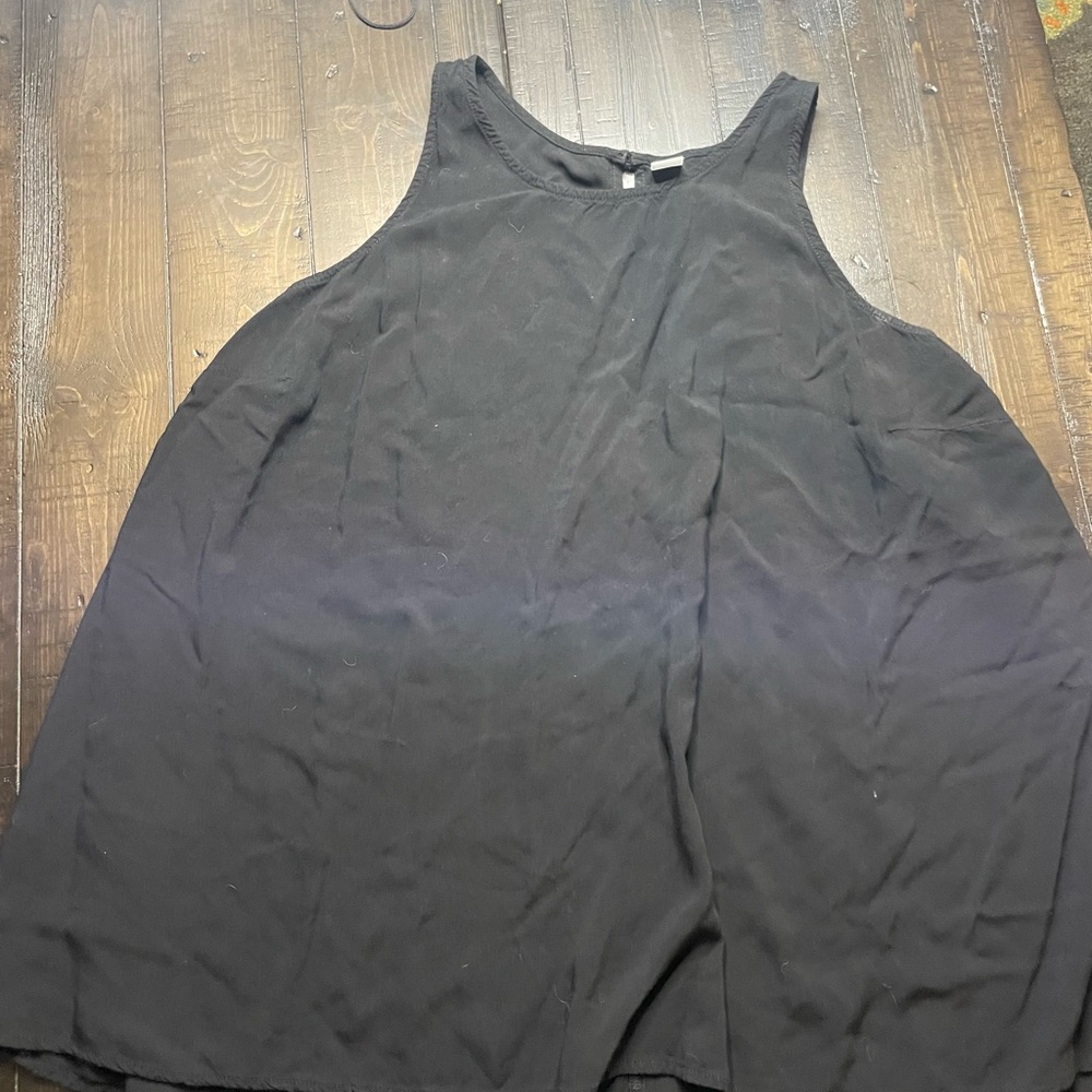 Black tank top, blousy fit.  Old Navy XXL